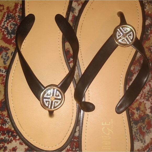 Rouge helium black and tan sandles size 10 - Picture 4 of 6